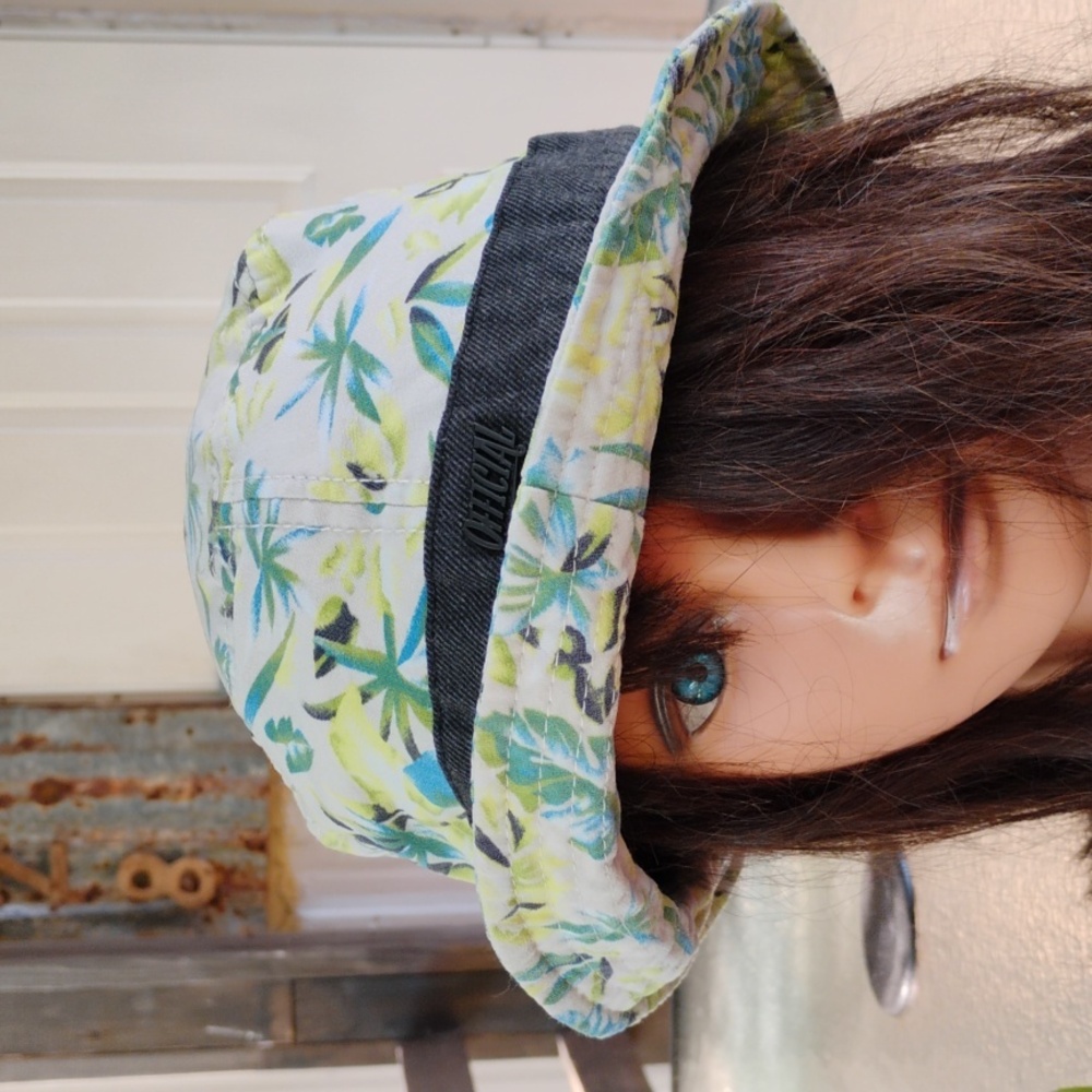 🚨B2G1 OFFICIAL Colorful Floral Bucket Hat